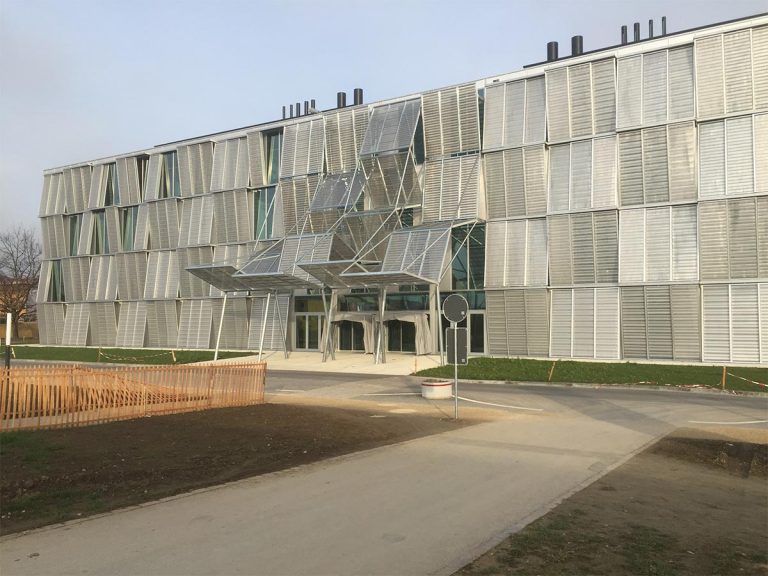 EPFL - Façade du bâtiment ME à Ecublens